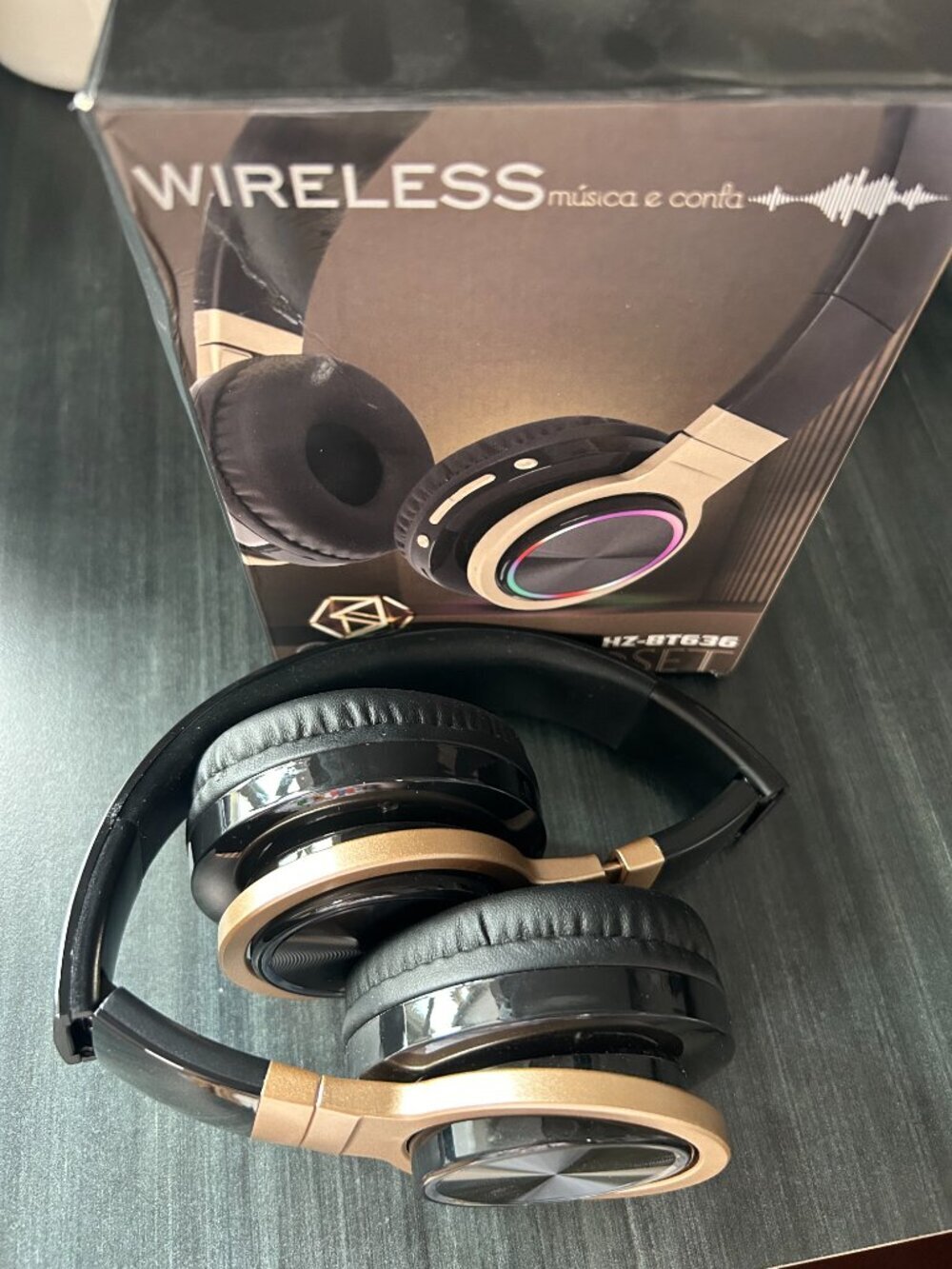 Wireless Headset Black & Gold NWT - Picture 3 of 4
